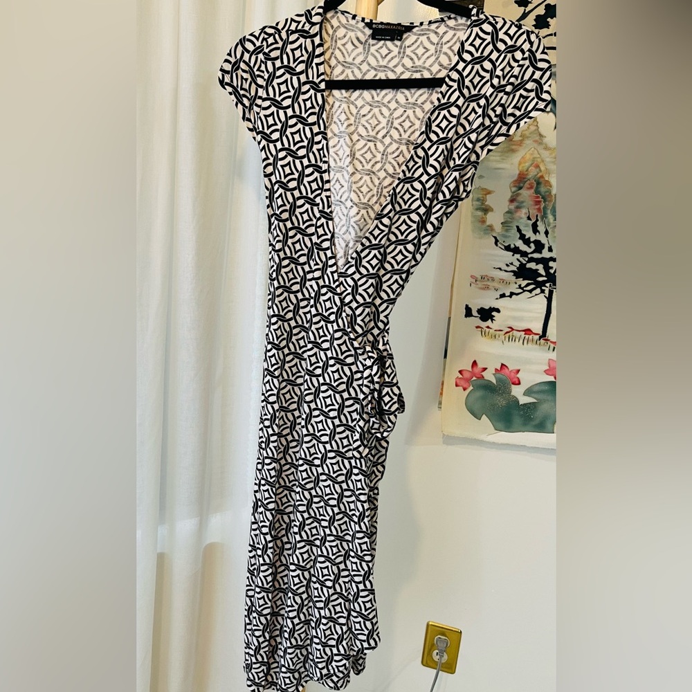 Black & White Geometric Wrap Dress - Classic Women's Dress